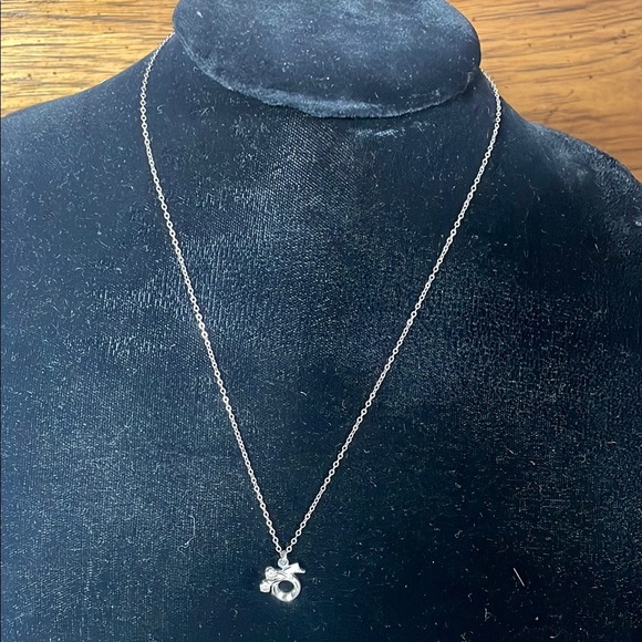 Elegant Silver Necklace with Bow Pendant - Picture 1 of 5